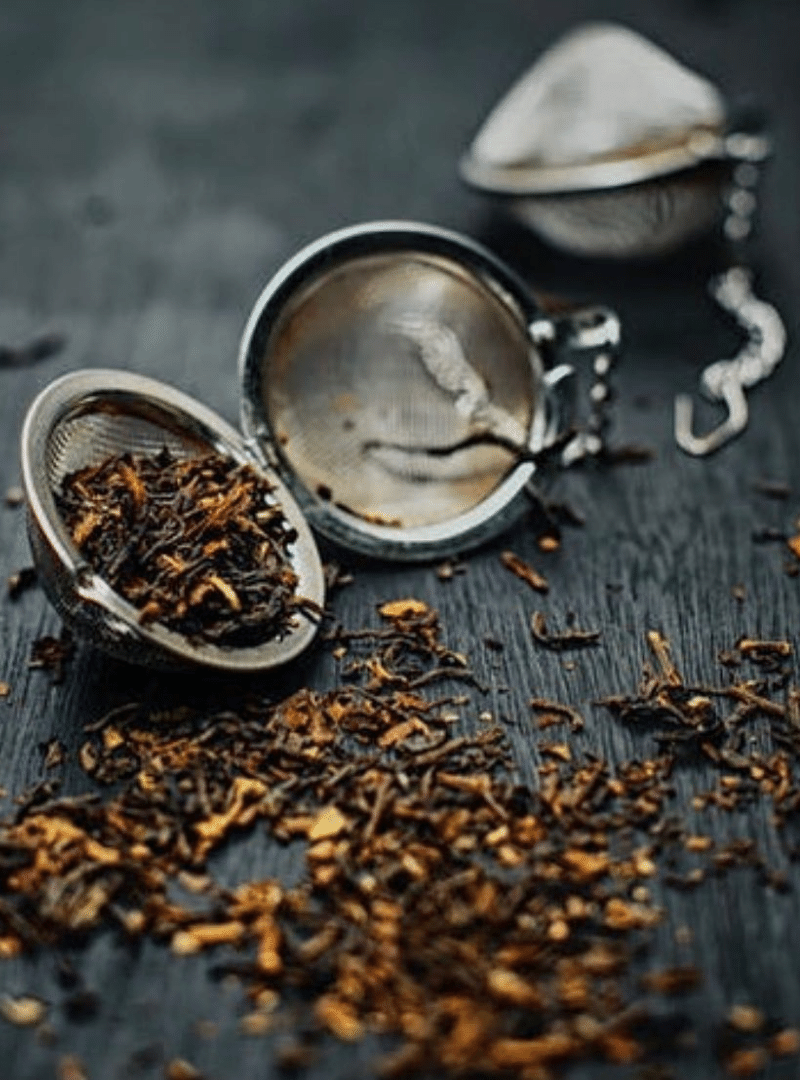 Loose leaf tea infuser with whole tea leaves